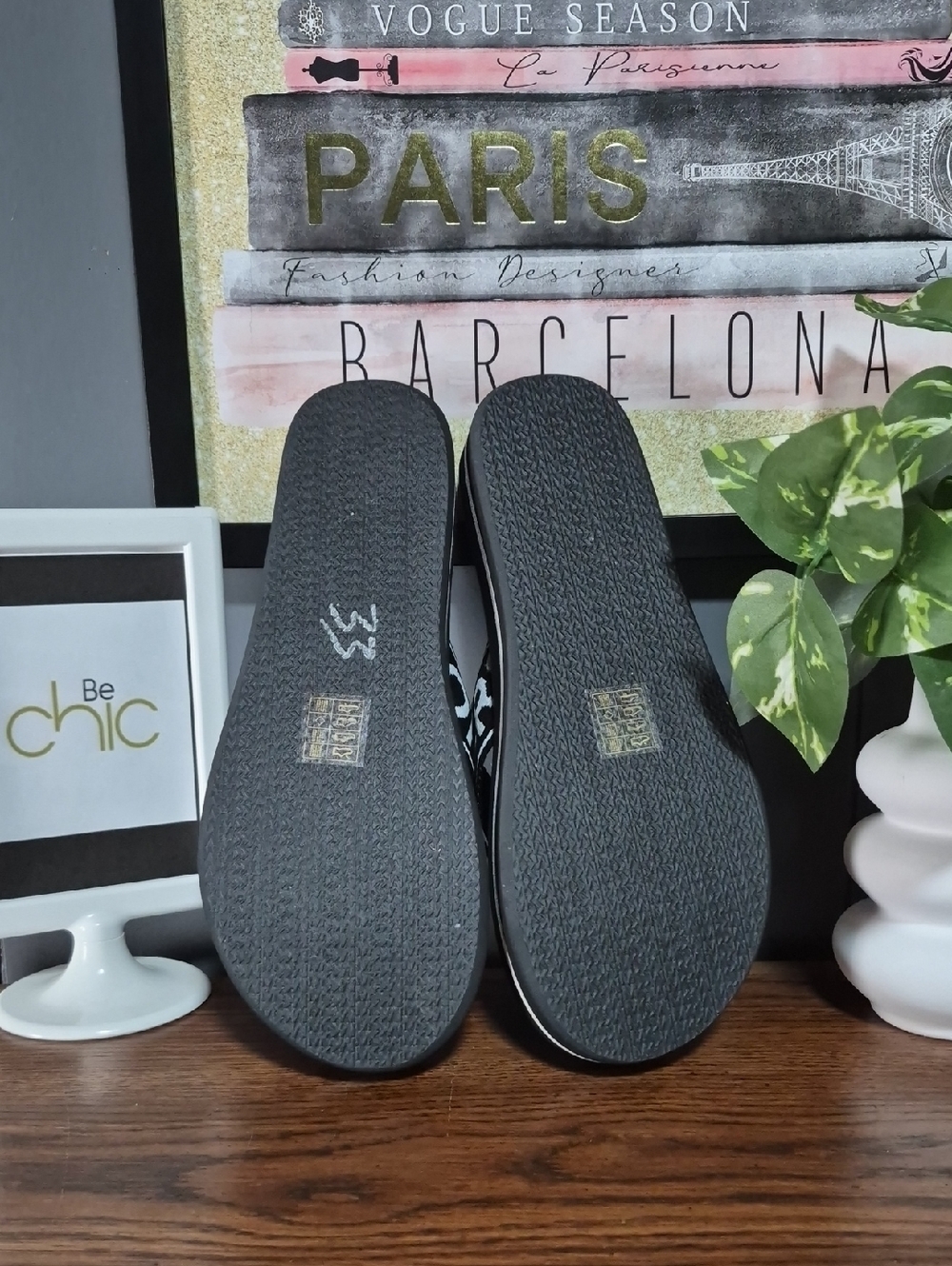 MK Slides NWT - Picture 3 of 6